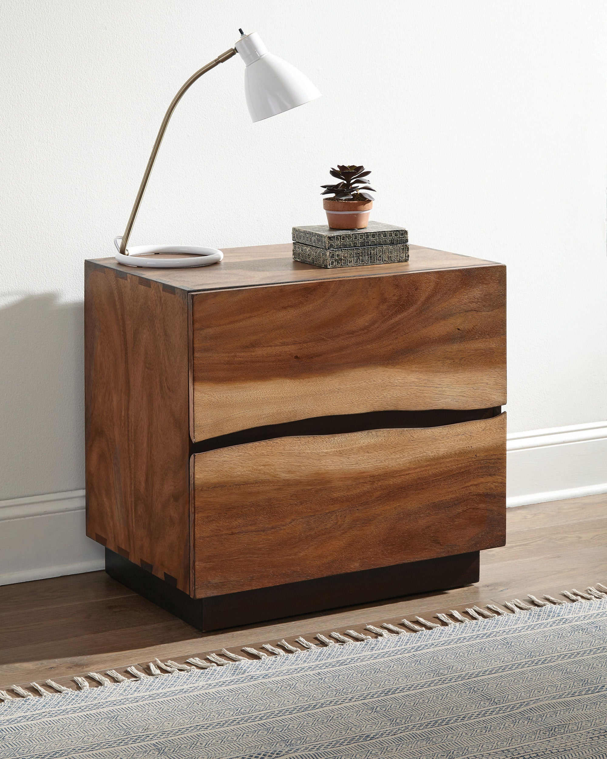 Winslow 6-drawer Dresser with Mirror, Chest, Nightstand and Mirror Smokey Walnut